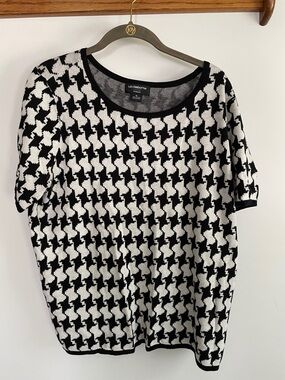 Liz Claiborne Black and White Houndstooth Knit Top - Crew Neck